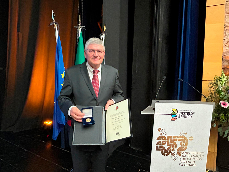 Jorge-Amaral-recebe-medalha-de-ouro.jpg